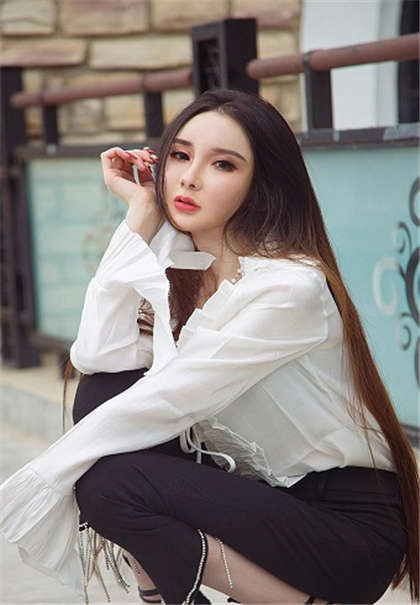 男友一直用手扣我下面-小说h公交车_偶糖恋事