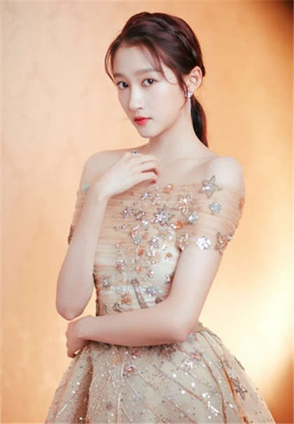 污污的校园文-揉她的大白胸把她摸湿_偶糖恋事