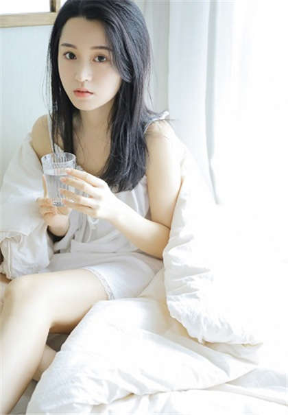 睡前小故事-女白领推拿被男技师褪下裤子_偶糖恋事