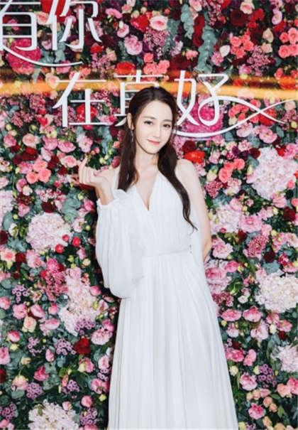 文字细腻的H文-公交车上咸猪手进入妹子裙底_偶糖恋事