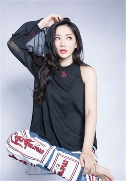 再大力一点-女朋友的闺蜜叫我上她房间_偶糖恋事