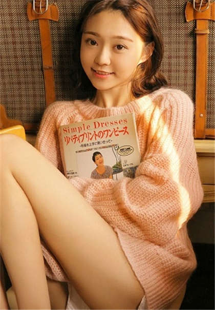 林婉馨 大学生活-他抱着她在台上_偶糖恋事