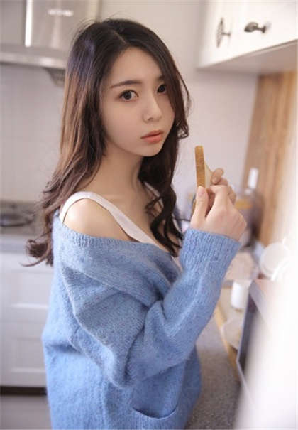 舔舔我的逼逼-把手伸到内裤里亲吻_偶糖恋事