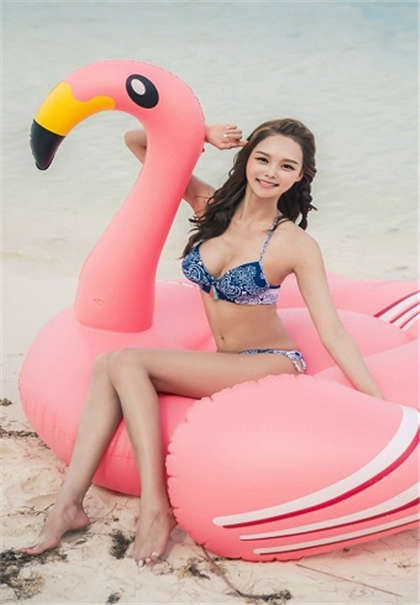 花花黄文-同桌把我按在墙上_偶糖恋事