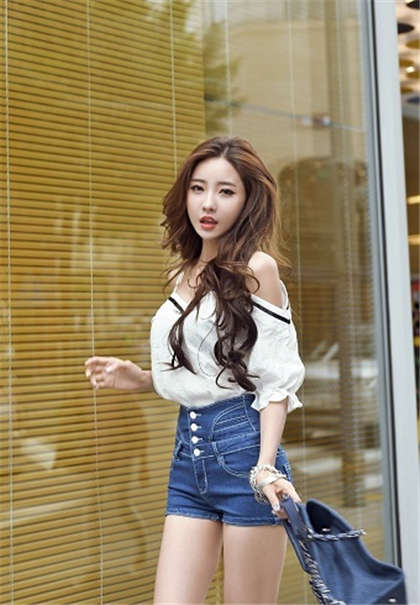 厨房春色征服贵妇-紫萱张开嫩腿校花被直入到流水_偶糖恋事