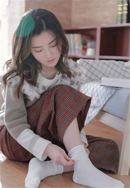 强迫Np高H-大掌附上她胸前的红梅_偶糖恋事