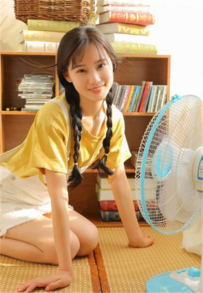 焚情春技-我被同桌按在桌上强吻_偶糖恋事