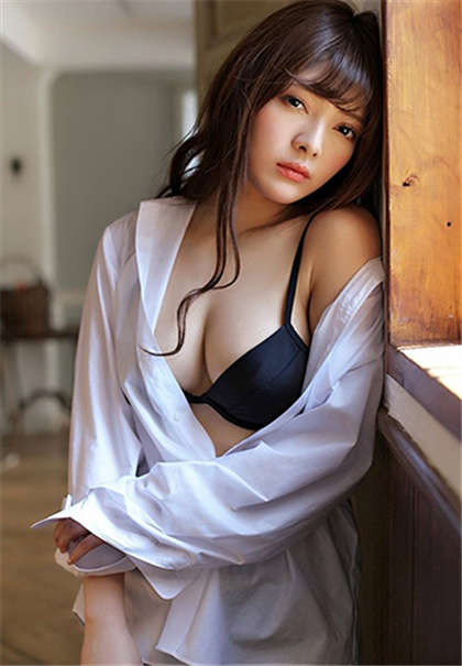 我用力挺进她的身体-同桌上自习课脱我的小内内黄文_偶糖恋事