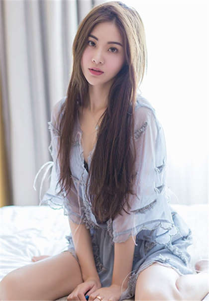 林茜杨桃子-那一晚老师叫我上她的床_偶糖恋事