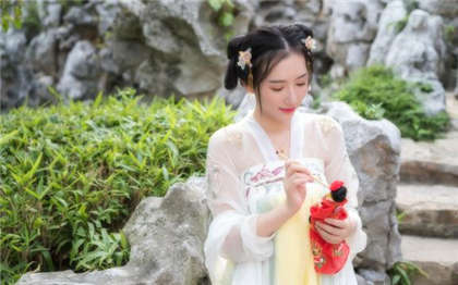 污污黄文开车-被男朋友摸下面细节描写_偶糖恋事