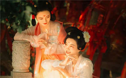 很黄的按摩小说-黄到污到你下湿的文字_偶糖恋事