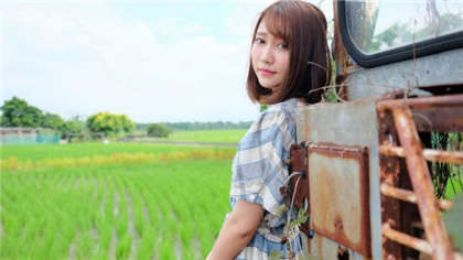 穿进np黄文-男同桌把我叫到他家然后_偶糖恋事