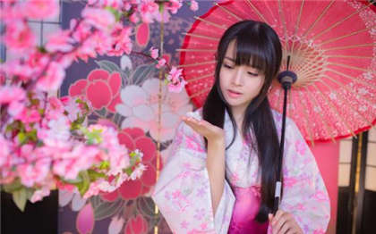 被玩能污文-被轮流灌满np_偶糖恋事