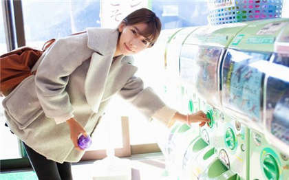 嘴里含着乳儿睡去小说-放荡口述上面吃奶一个下面吃b_偶糖恋事