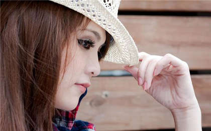 材婉馨的大学生活-含着奶头下面湿透了_偶糖恋事