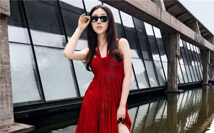 同桌你轻点,这是上课-停电时同桌把我给干了_偶糖恋事