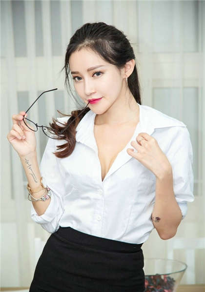 超级污的故事很详细-一女多男群交_偶糖恋事