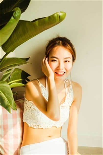 性窒息红衣小男孩-女神在老头胯下沉沦的小说_偶糖恋事