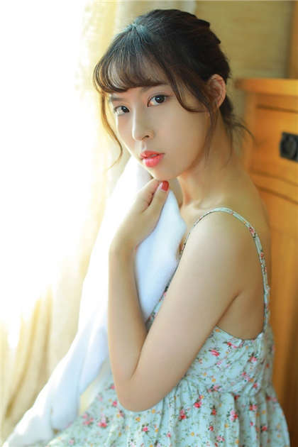 秦文 何娅-车上狠狠揉捏着她的奶茶_偶糖恋事