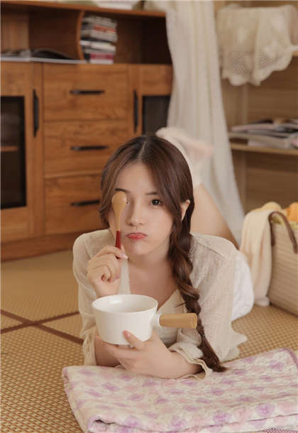 最美肉文-同桌直接深入裙子把我内裤扯掉_偶糖恋事