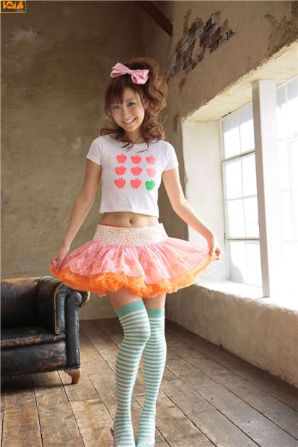 黄暴小短文看湿-男朋友抱我坐在他腿上_偶糖恋事