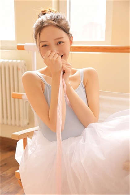 文字细腻的H文-公交车上咸猪手进入妹子裙底_偶糖恋事