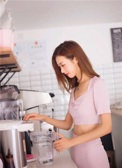 被玩能污文-被轮流灌满np_偶糖恋事