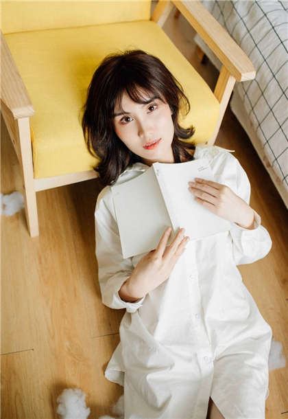 在公交车I手伸进了我的内裤-他进入了我的身体细致描写_偶糖恋事