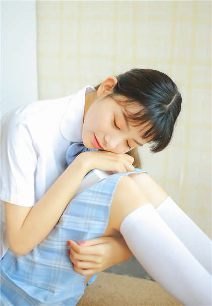 很污的小黄小说-家教老师让我穿着珍珠内裤上学_偶糖恋事