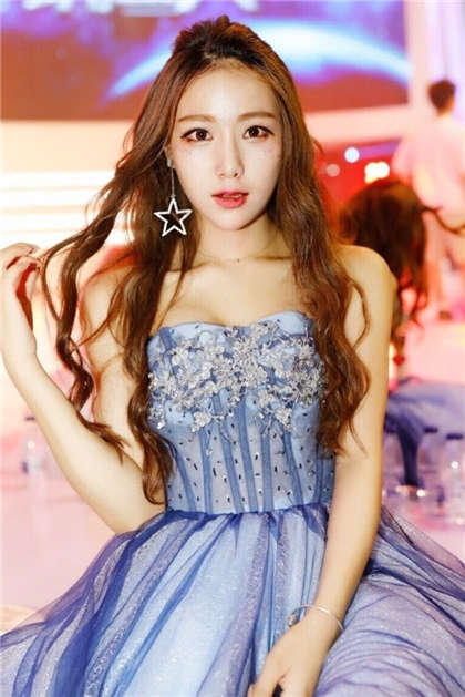 有一点污的小说-两个老头子吃我奶小说_偶糖恋事