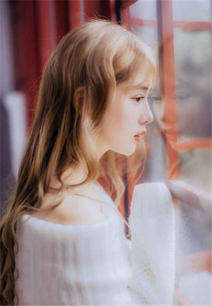 下面容易流水的小说-我在地铁里被进入了_偶糖恋事