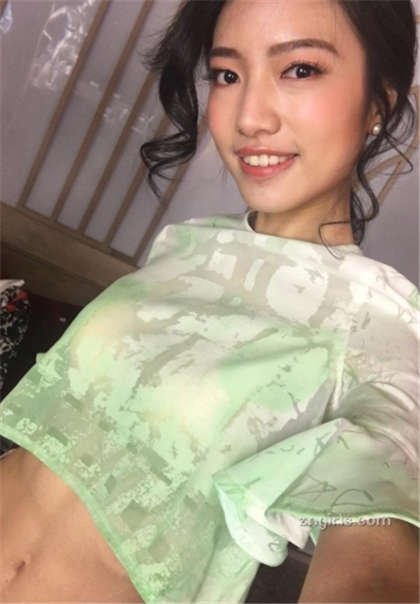 嗯嗯深一点舒服-一晚同时和三个男人做_偶糖恋事