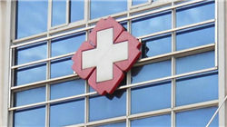 “60后”博士四闯港交所，小分子Biotech开局大涨70%