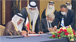 收评：港股恒指涨0.56%重回27000点 科指涨0.8% 黄金股普涨 生物医药股走强 拟改版“千问”阿里巴巴涨超3%