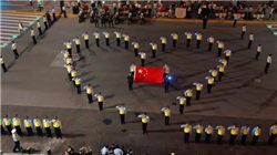 消息称 Top5 某厂开测比例没折叠宽的「阔屏直板机」，若顺利明年下半年发布