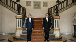 收评：港股恒指跌0.05% 科指跌0.5% 茶饮股持续冲高